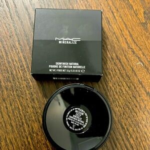 NIB Mac mineralize skinfinish in medium deep